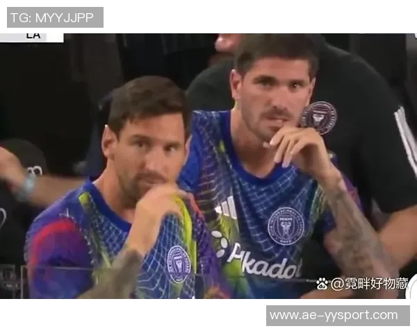 梅西合影时小球员被挤开德保罗出手推开不满插队者 梅西合影时小球员被挤开德保罗出手推开不满插队者