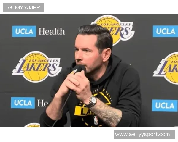 雷迪克质疑防守策略为何要在三分线外紧盯马克威廉姆斯 雷迪克质疑防守策略为何要在三分线外紧盯马克威廉姆斯