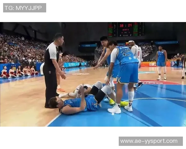 徐杰遭遇膝盖撞击半场表现不佳仅得1分1板1助离场受伤