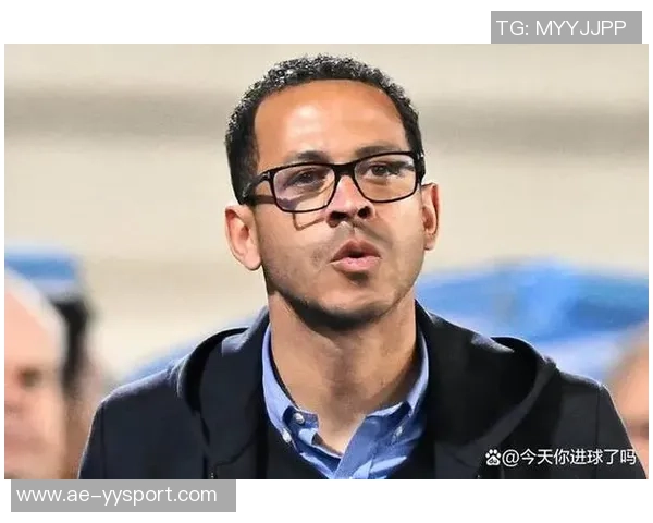 罗塞尼尔抵达伦敦即将成为切尔西新任主帅的消息引发关注