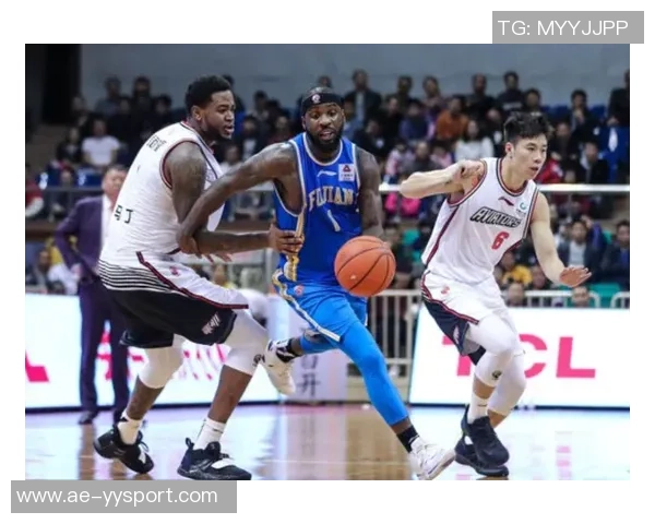 湖人专机顺利起飞前往芝加哥更换机场引发球迷热议 湖人专机顺利起飞前往芝加哥更换机场引发球迷热议