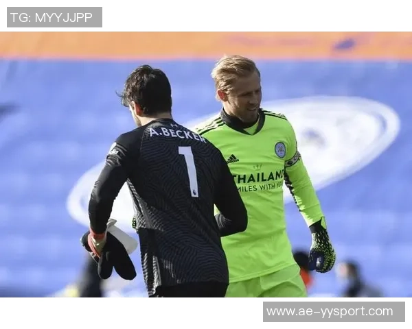 英媒报道小舒梅切尔赛前发现球门高度异常紧急调整确保比赛顺利进行