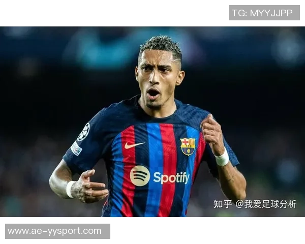 拉菲尼亚回忆利兹联保级艰辛赛后跪行向球迷深情致歉 拉菲尼亚回忆利兹联保级艰辛赛后跪行向球迷深情致歉